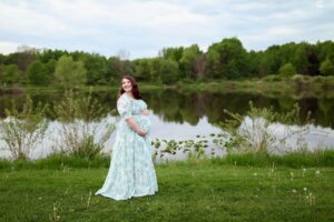 mom looks over her shoulder laughing at her chlidren at buckeye woods pond for her family portraits 