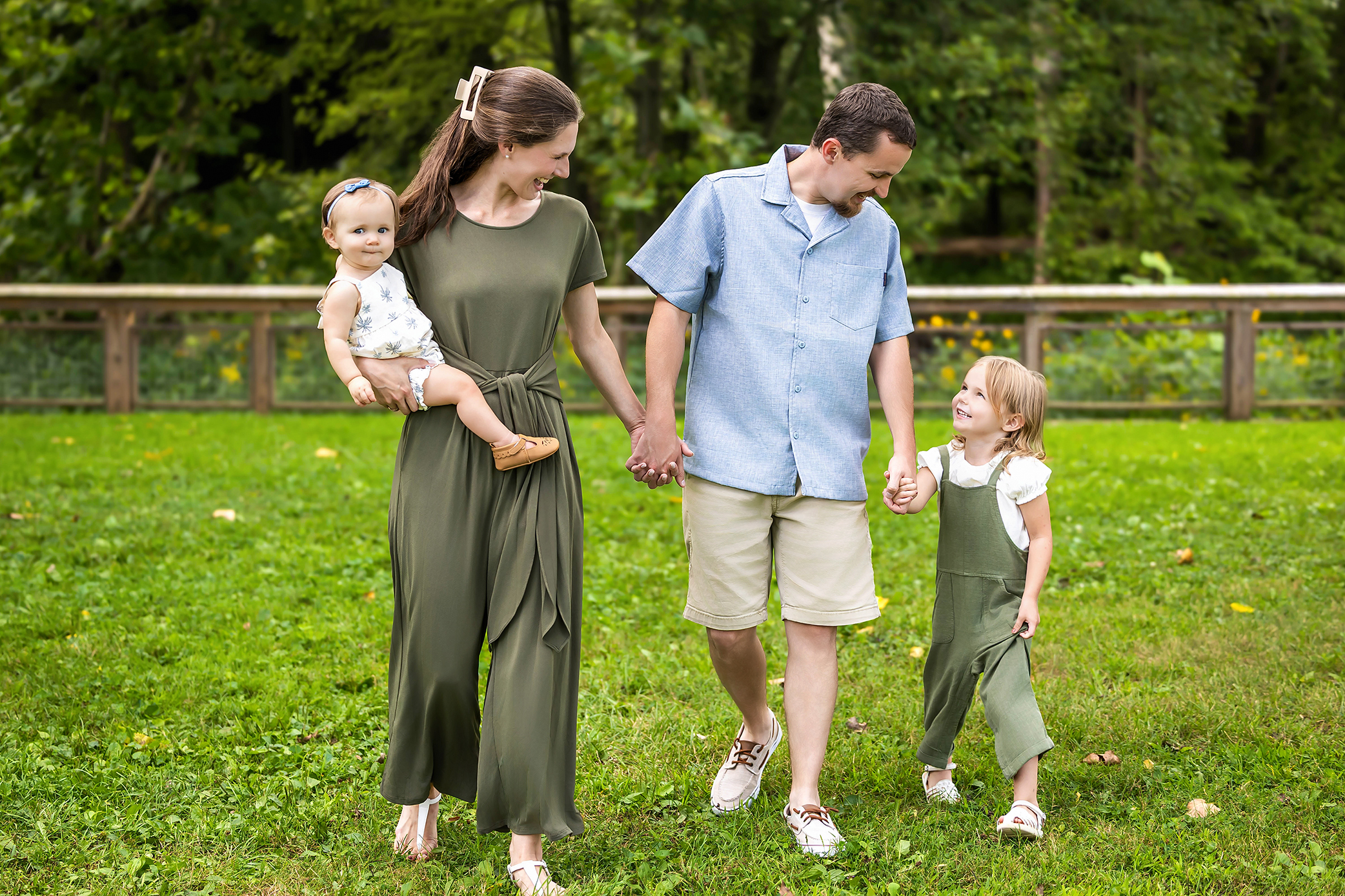 Medina Spring family photo outfit guide featuring soft pastels, neutral tones, and coordinated outfits for moms, dads, and children.