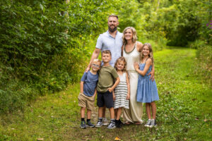 Spring family photo outfit ideas with pastel color palette, neutral styling tips, and coordinating looks for moms, dads, and kids.