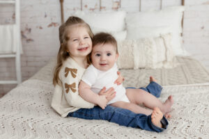 Family photographer in Medina Ohio helping children feel comfortable during portraits